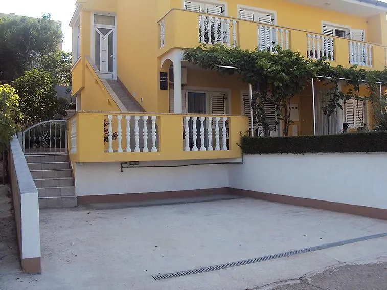 Apartment And Room Hudoletnjak 실로