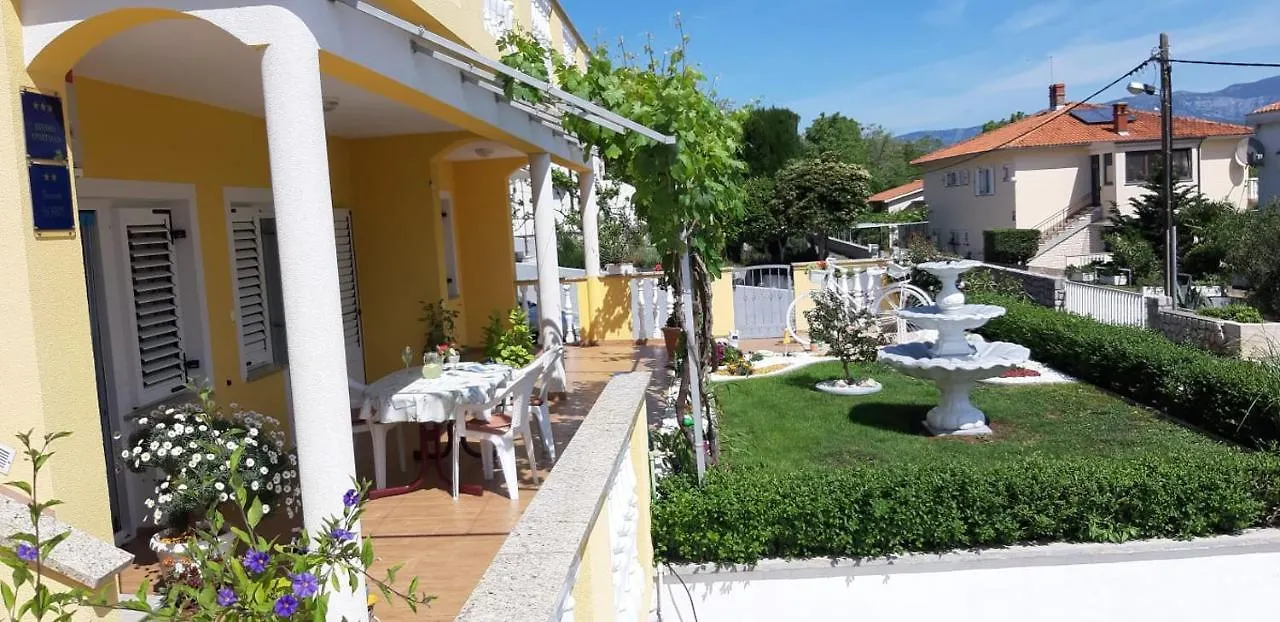 Apartment And Room Hudoletnjak Šilo