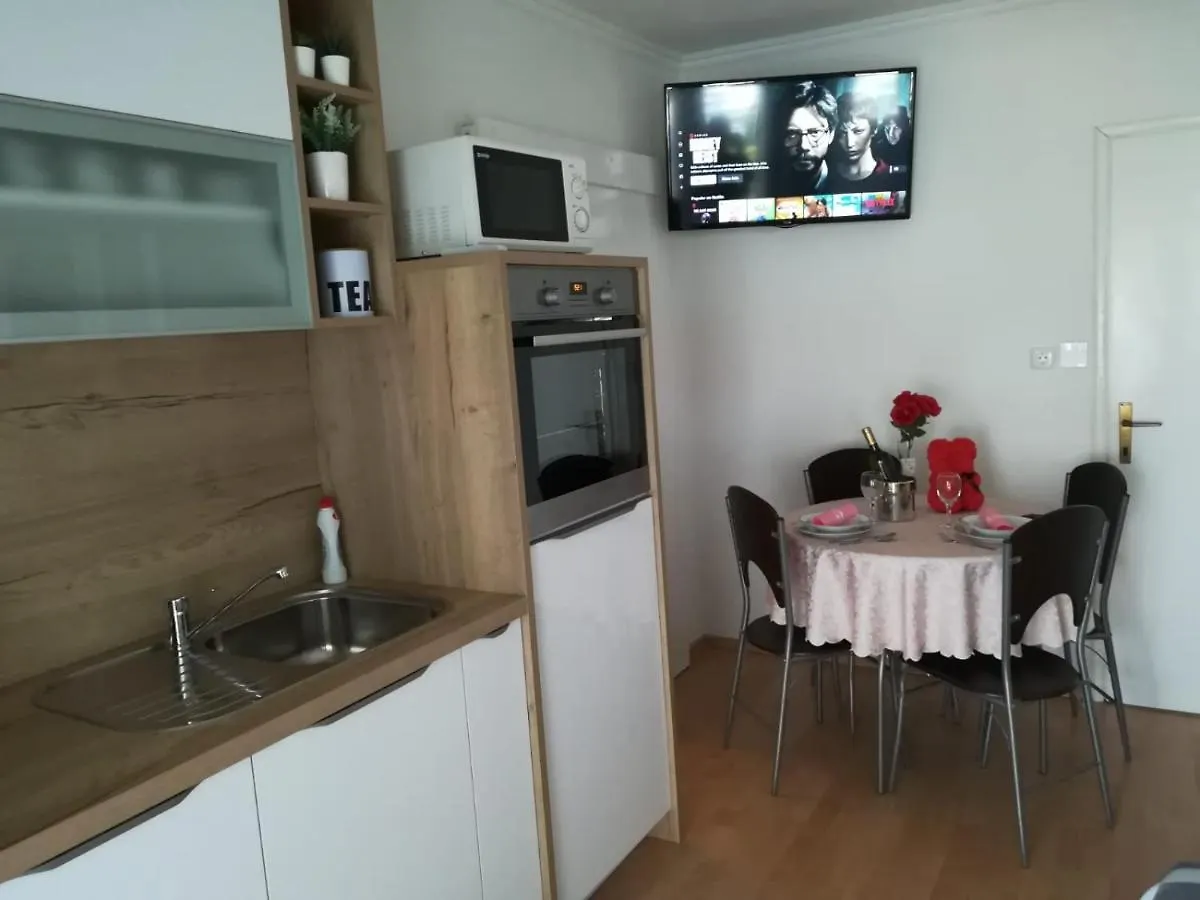 Apartment And Room Hudoletnjak Šilo