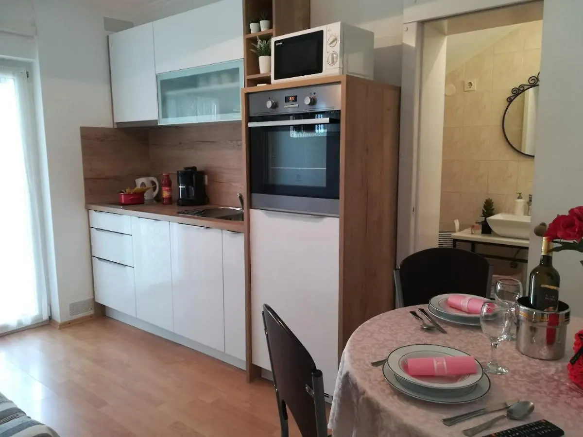 Apartment And Room Hudoletnjak Silo (Krk)