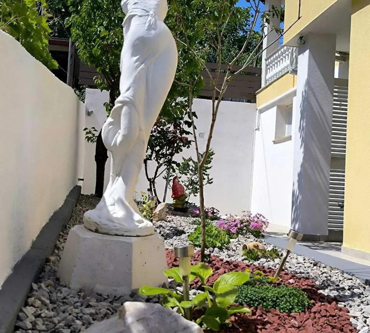 Apartment And Room Hudoletnjak Šilo Croazia