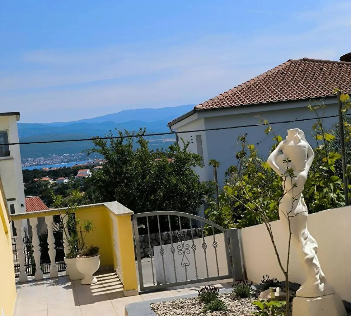 Apartment And Room Hudoletnjak  Silo (Krk)